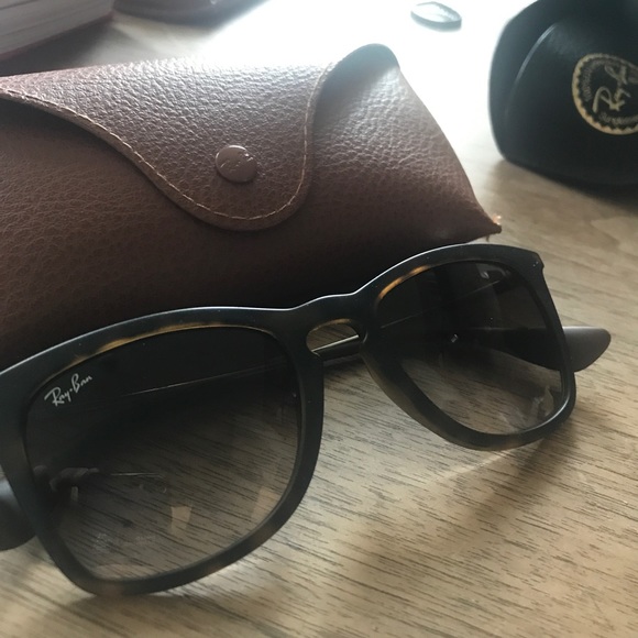 Ray ban sunglasses - excellent condition with case - Picture 2 of 4